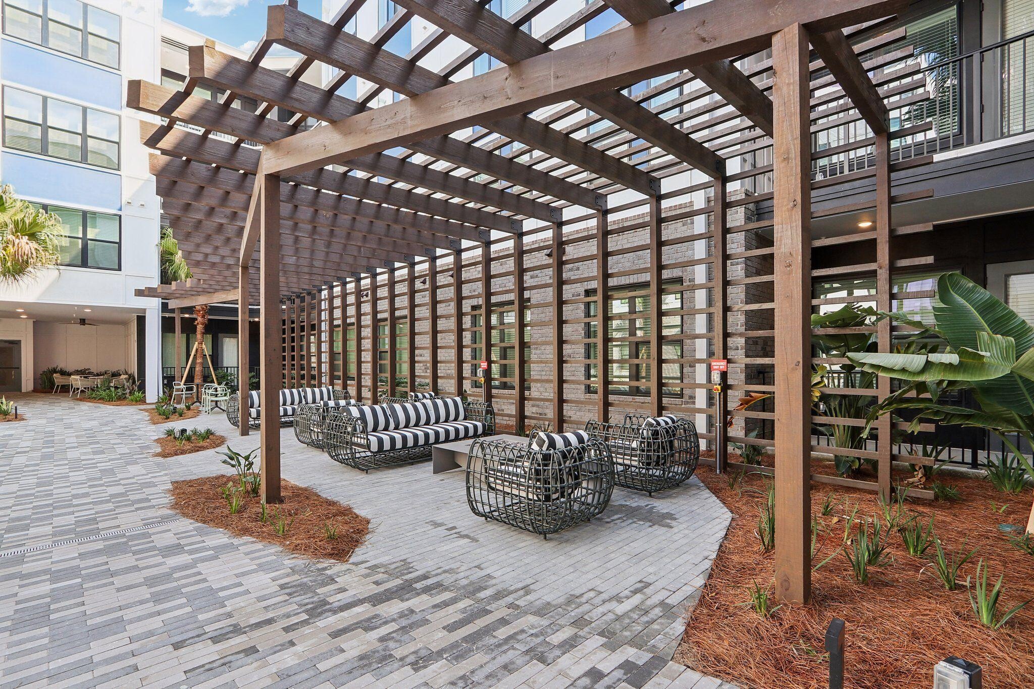 Building Photo - 944 Broadcast Pl