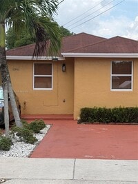 Building Photo - 16940 SW 94th Ave