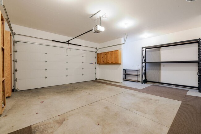 Building Photo - Charming Redmond Craftsman Retreat – Stylish 3-Bed, 3-Bath Home with Community Amenities