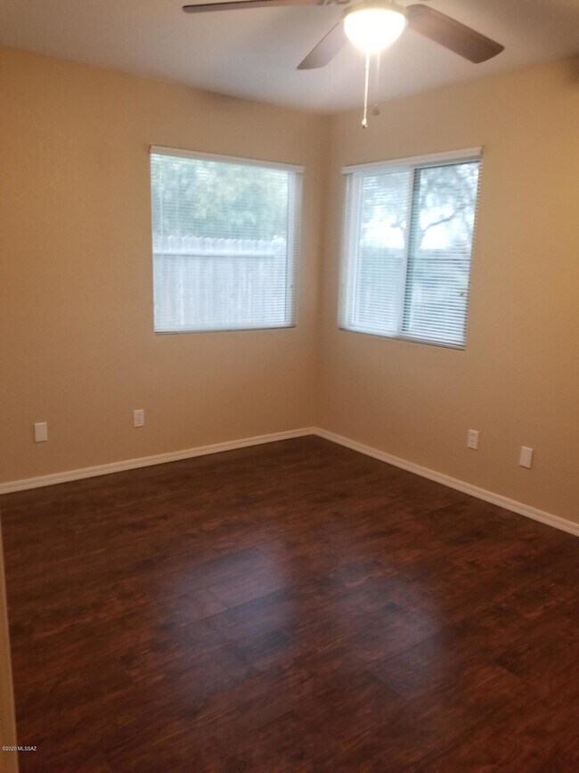 Building Photo - 2617 W Lazybrook Dr