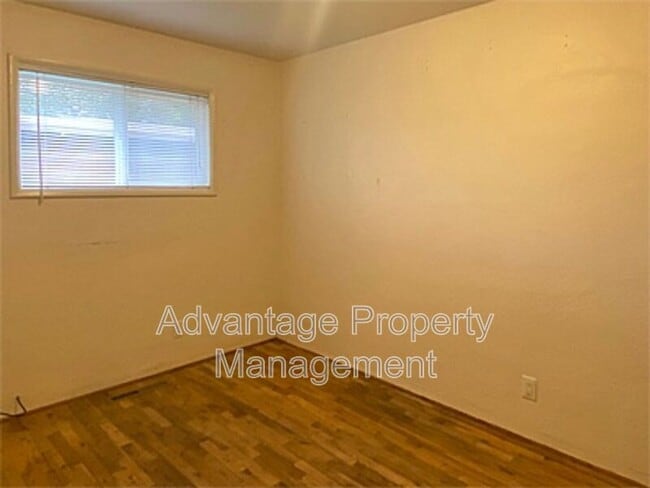 Building Photo - 1523 NW Kings Blvd