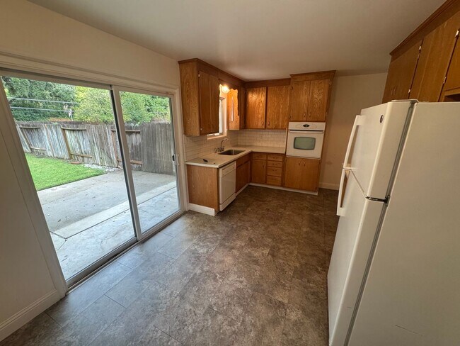 Building Photo - 4120/4122 Canby Way