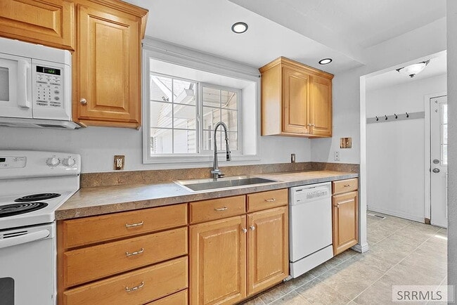 Building Photo - Single Family Home For Rent