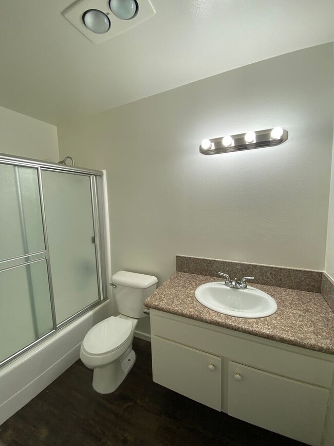 Building Photo - 2 story 2 bed, 1 1/2 bath Monticello Condo