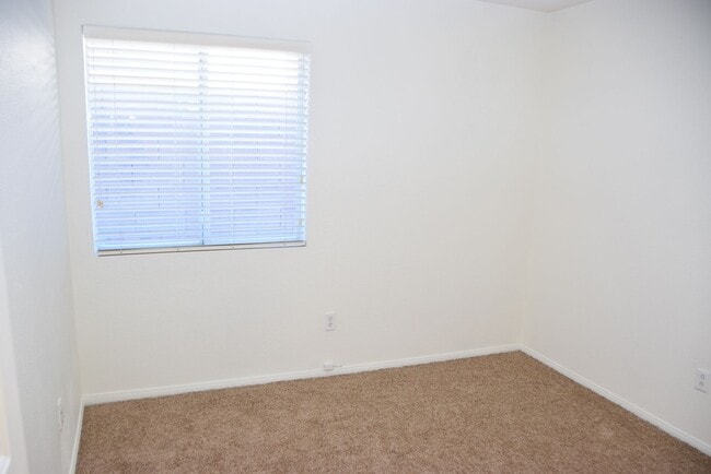 Building Photo - 3242 Velvet Rose St