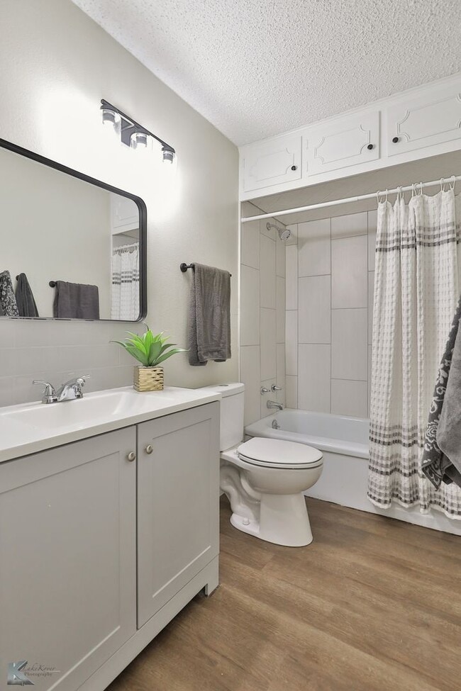 Building Photo - 3 bedroom FULL RENOVATED in 2023! ALL APPLIANCES provided!