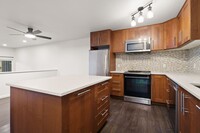 Building Photo - 3 Bed/ 2.5 bath Tanglewood Condo