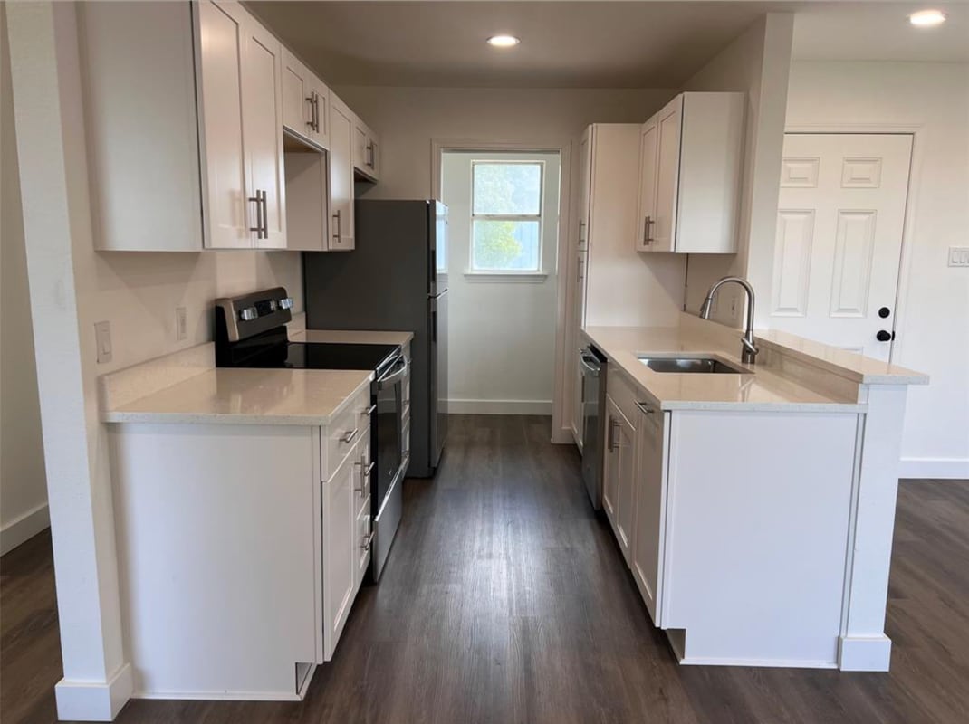 Building Photo - 450 Shady Bluff Dr