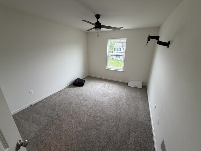 Building Photo - 287 Paradise View Dr