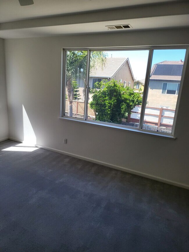 Building Photo - Three Bedroom and Three bathroom home and ...