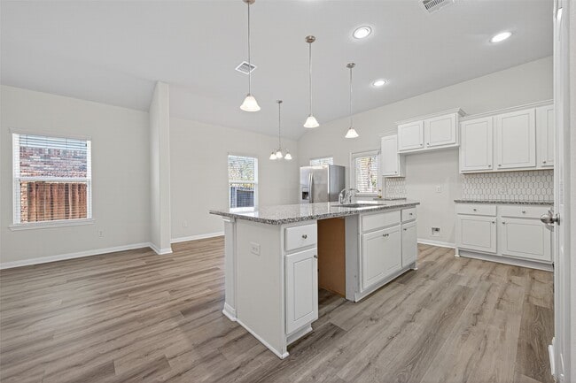 Building Photo - 15059 Meadow Glen N