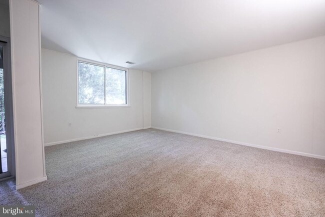 Building Photo - 4908 Sauquoit Ln