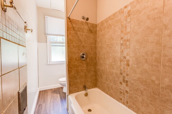 Building Photo - AVAILABLE APRIL 2026