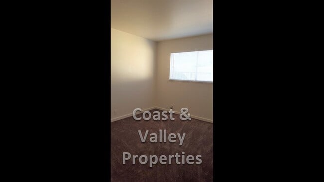 Building Photo - Spacious North Salinas Home