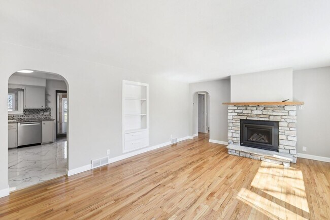 Building Photo - Updated 4-Bed 2-Bath SF Home with Lake Views & Great Entertaining Space in Monona