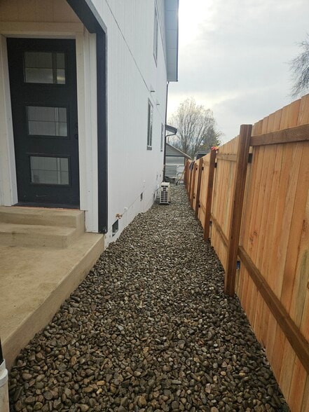 Building Photo - 283 NE West Ave