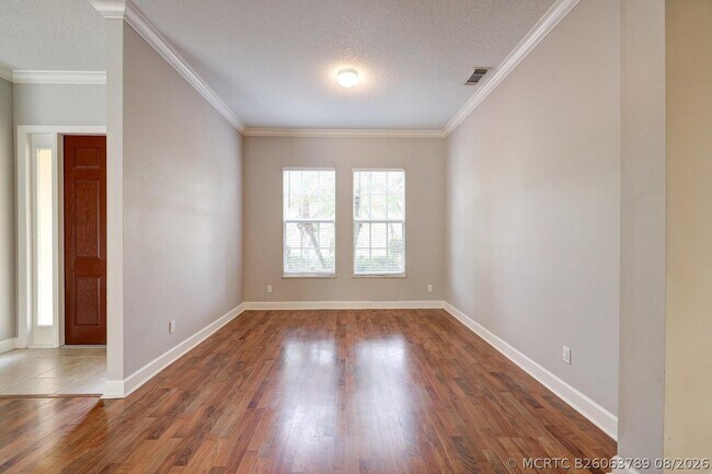 Building Photo - 833 SW Vineland Ct