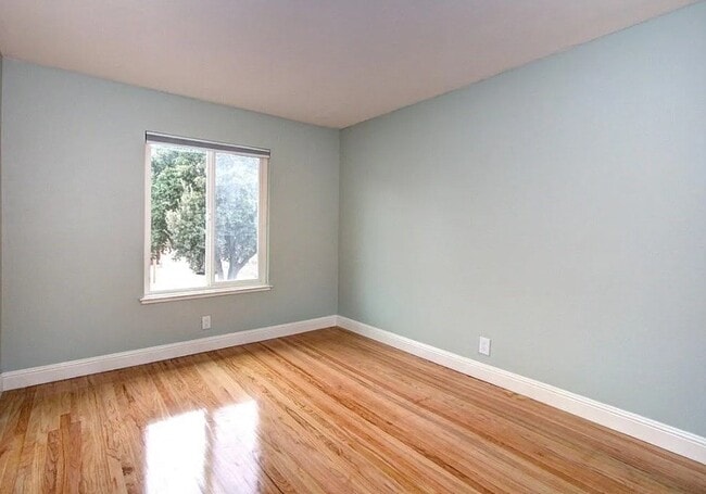 Building Photo - 5954 Sorrel Ave