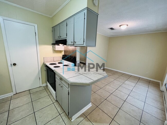 Building Photo - 229 Hillside Cir