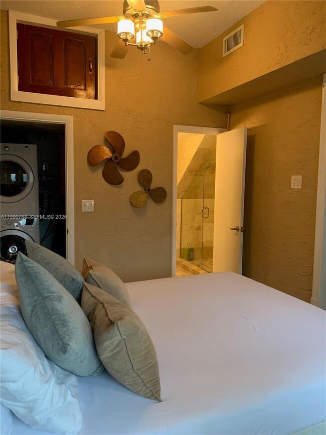 Building Photo - 329 W 28th St