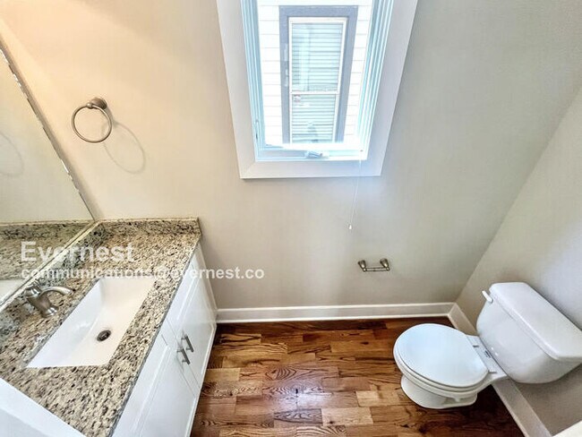 Building Photo - Lovely 2-Bedroom Home with Modern Amenitie...