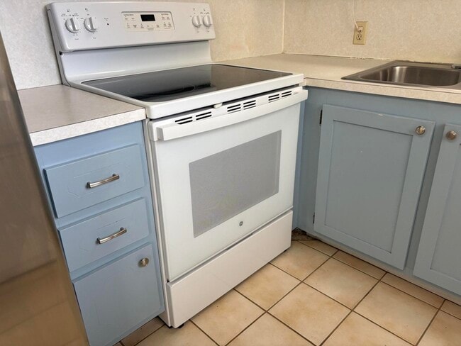 Building Photo - 186 Dorset E