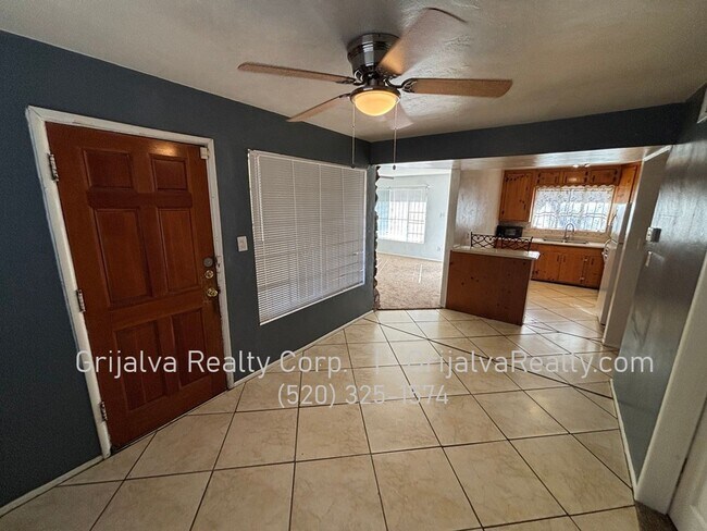 Building Photo - 4 Bed, 2 Bath House on a Large Corner Lot for Rent (22nd St/Wilmot)