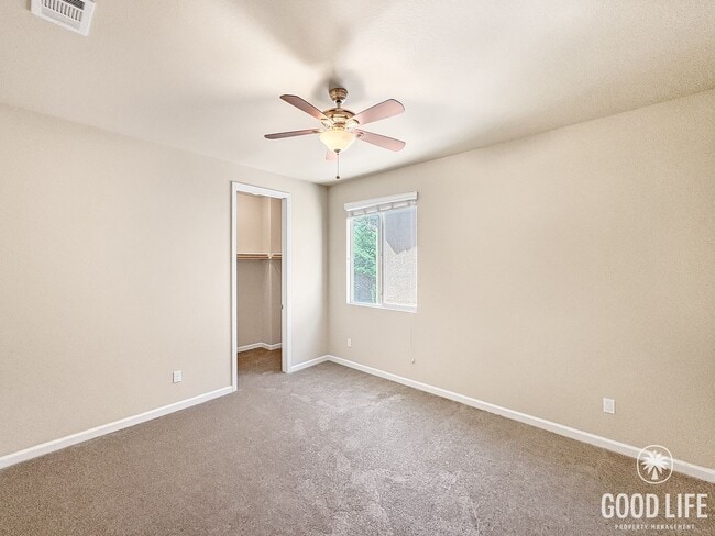 Building Photo - Stunning Home with Modern Comforts Spaciou...