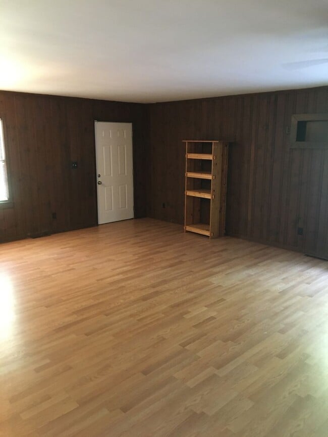 Building Photo - 4/2 House in Rome $1,495