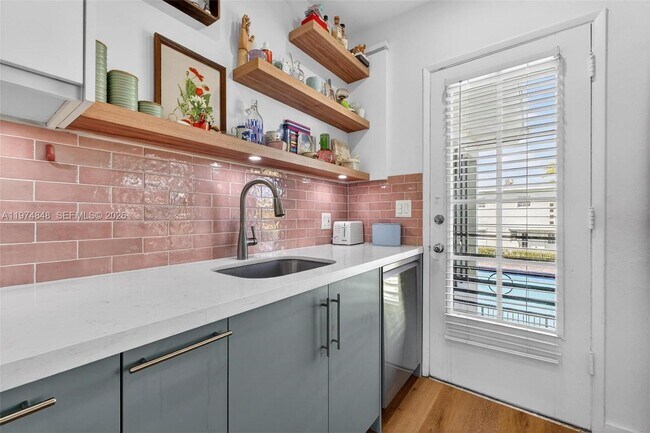 Building Photo - 8600 Byron Ave