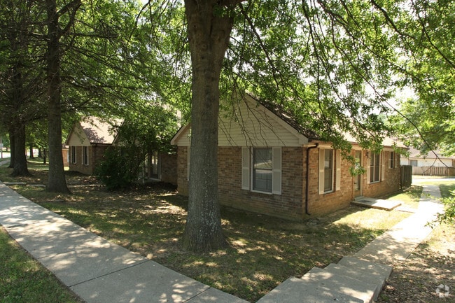 Building Photo - Squire Lake Townhomes