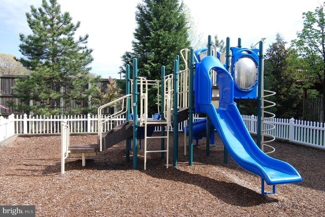 Building Photo - 3811 Eisenhower Ave