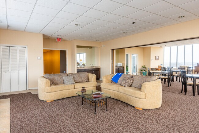 Building Photo - 355 S Broadway