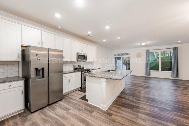 Building Photo - 8046 Saluda Dr