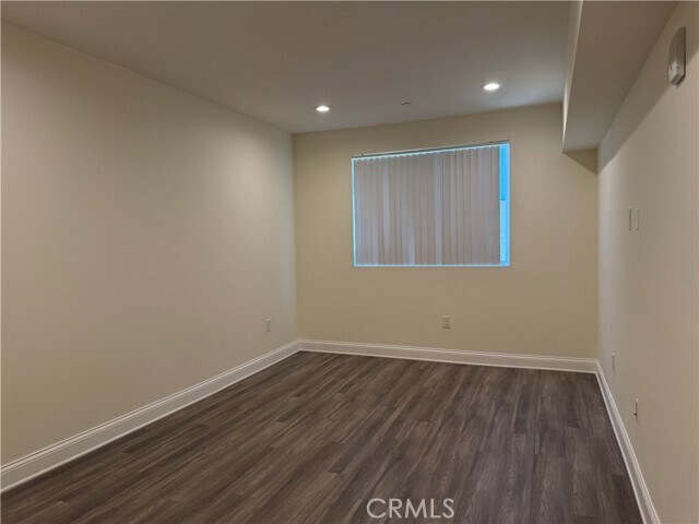 Building Photo - 14934 Burbank Blvd