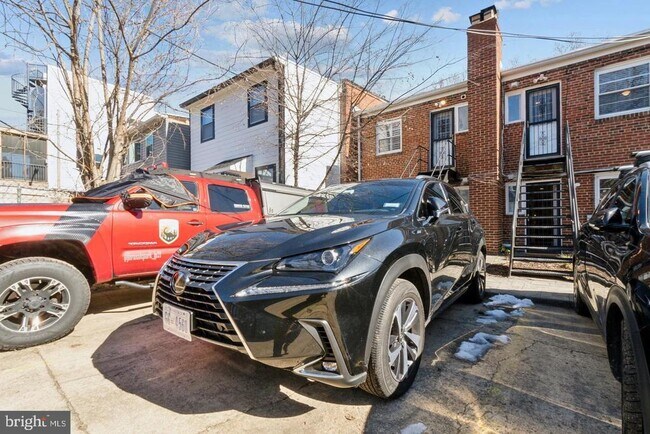 Building Photo - 123 17th St SE