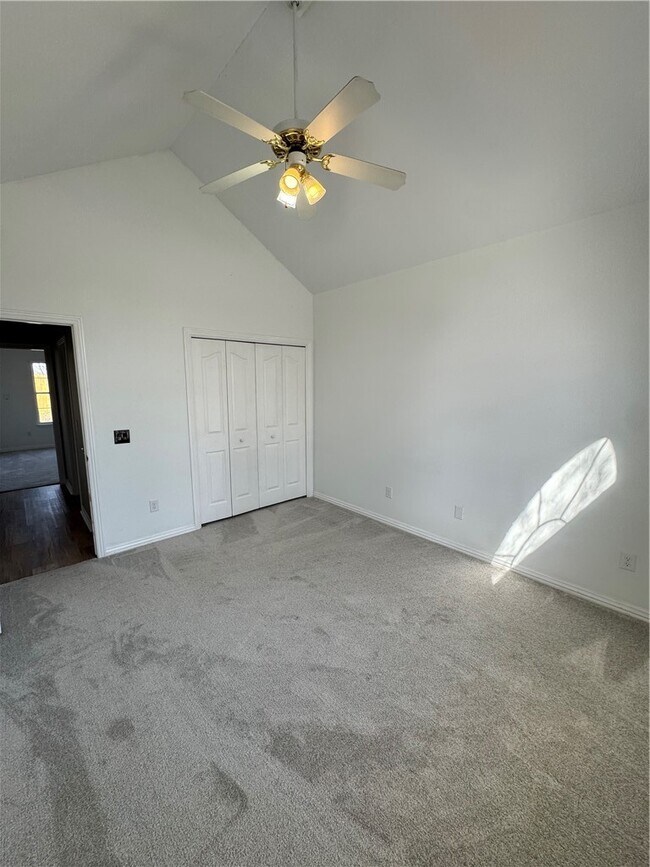 Building Photo - 314 Center Dr