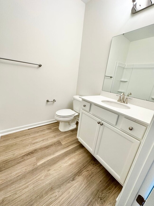 Building Photo - Townhouse with amenity packed neighborhood...