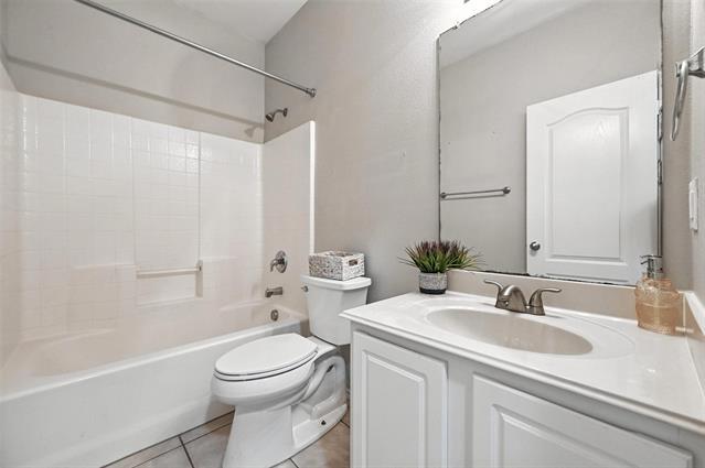 Building Photo - 9012 Heartwood Dr