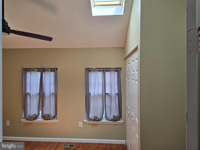 Building Photo - 33 S Ann St