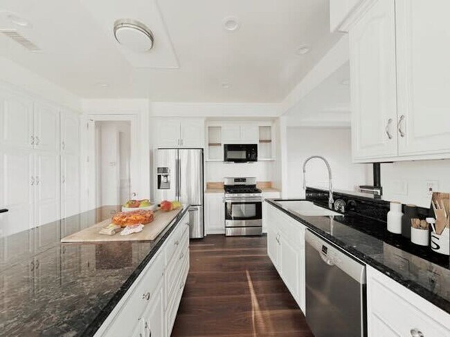 Building Photo - Multi-Generational 5-Bedroom, 4 Bath Home ...