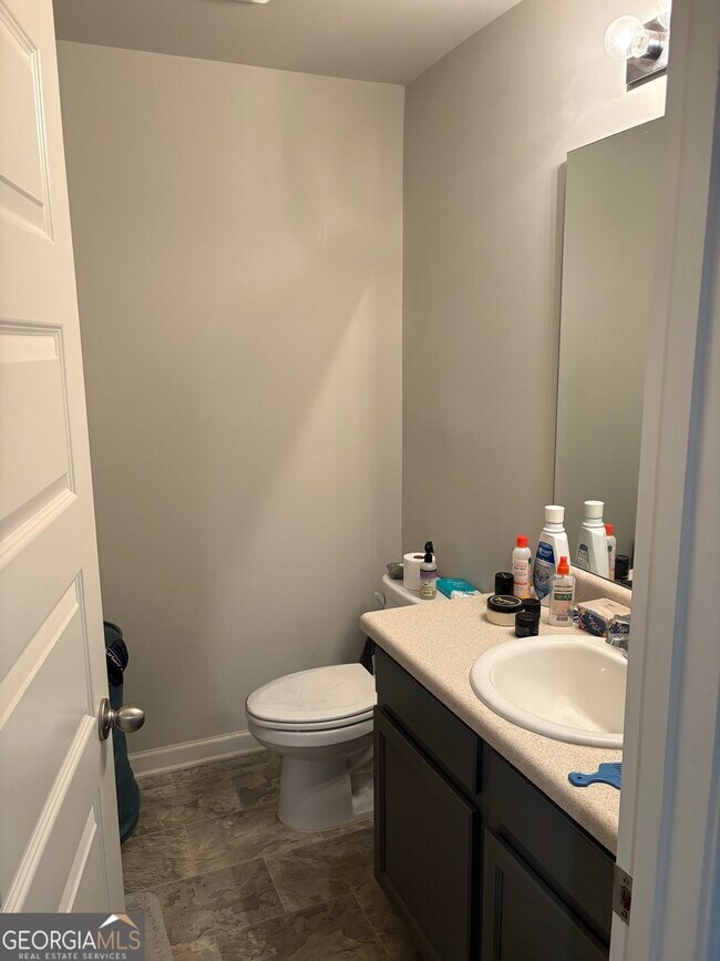 Building Photo - 2496 Piering Dr