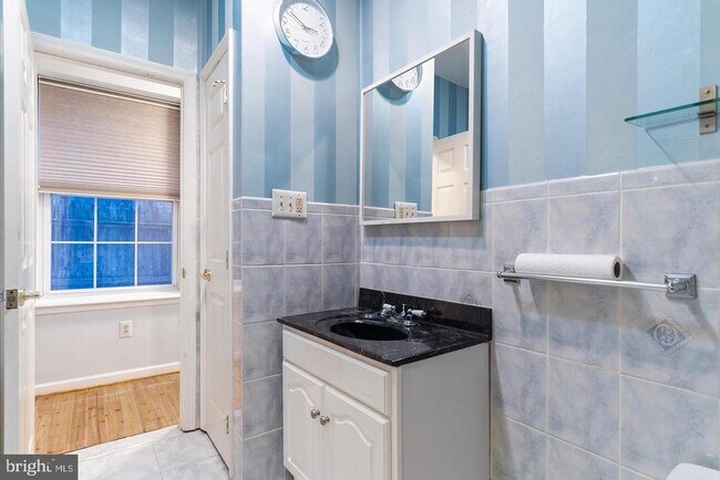 Building Photo - 1523 Green St