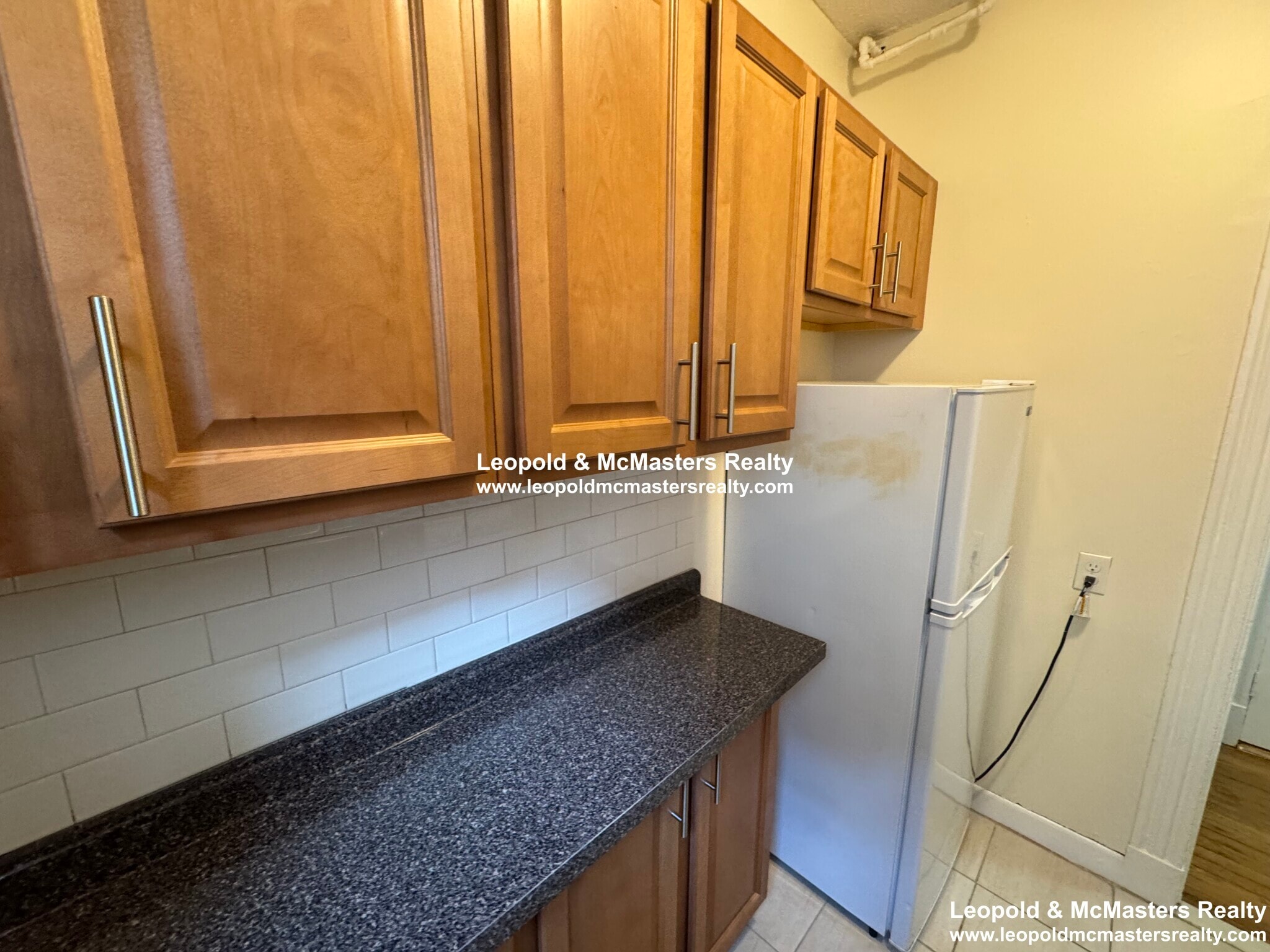 Building Photo - 230 Fuller St