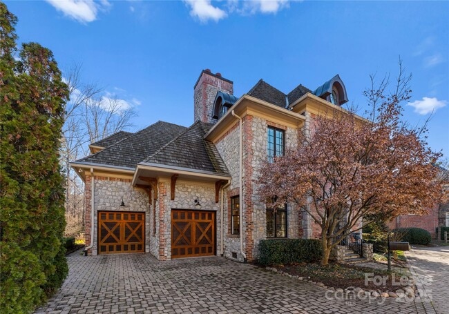 Building Photo - 2310 La Maison Dr