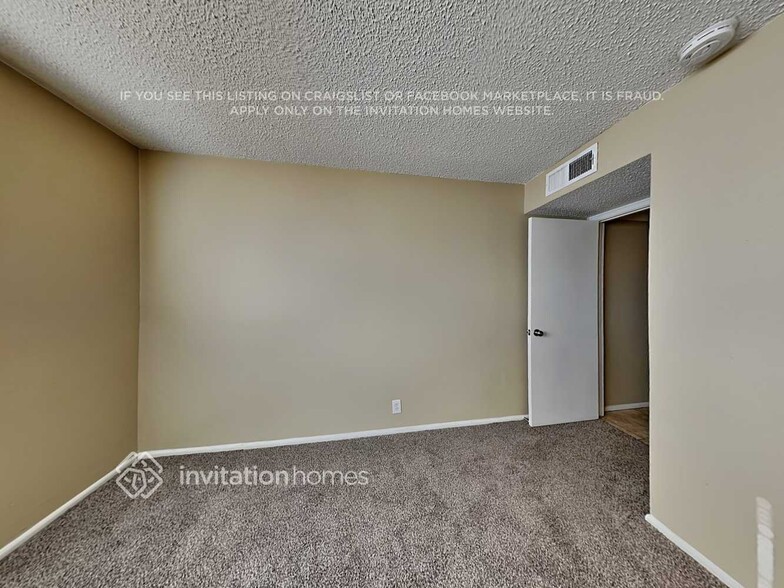 Building Photo - 1319 S Pomeroy