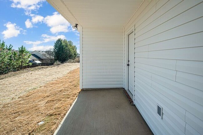Building Photo - $1650! Beautiful 3Bed 2Bath in newly built Woodland Circle! Tour today