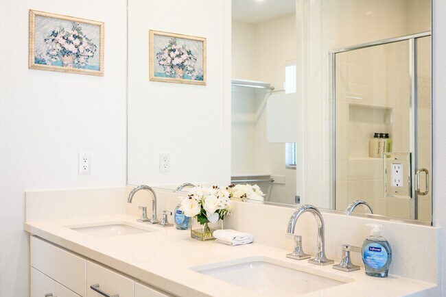 Building Photo - Turnkey Furnished 4BR Home in Palm Desert ...