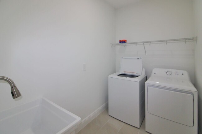 Building Photo - Palmera at Wellen Park Annual Townhouse for Rent