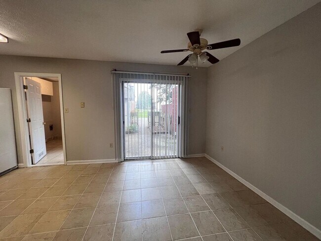 Building Photo - 122 Westwood Cir
